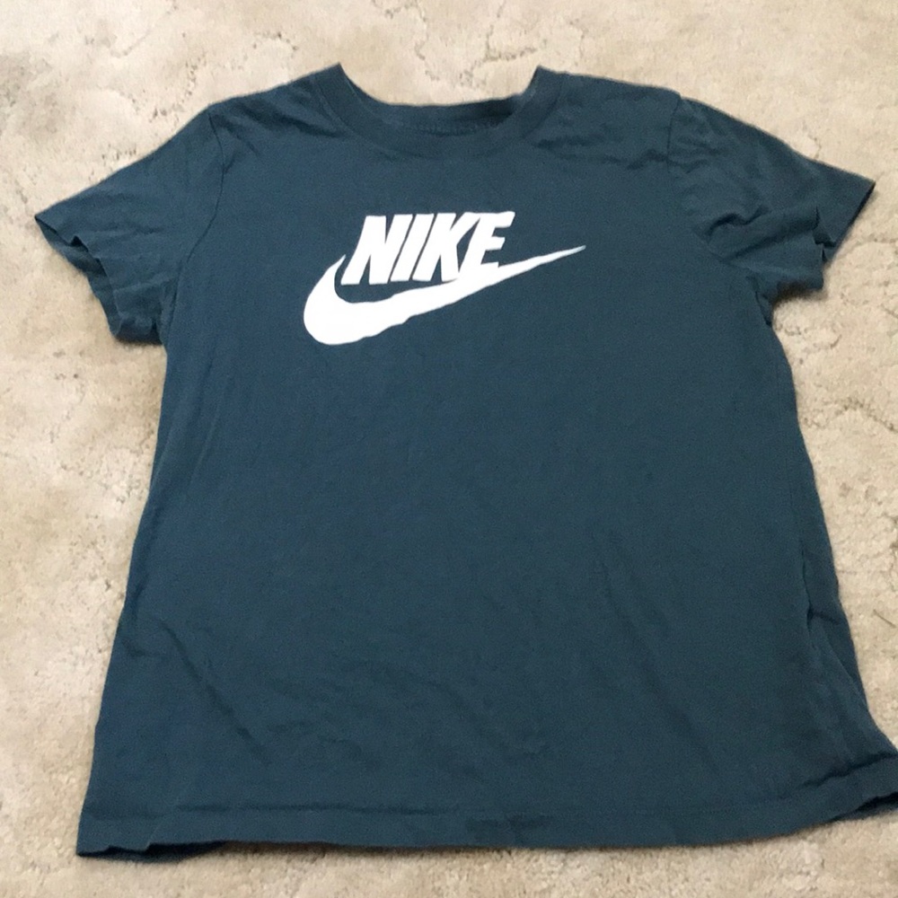 Women’s medium Nike t-shirt